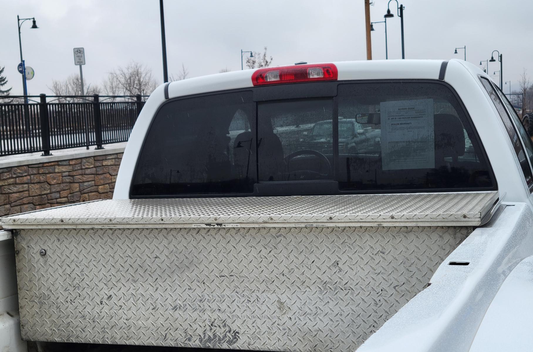 2005 White /Black Dodge Ram 3500 SLT (3D7LS38C85G) with an 5.9L I6 24V Cummins engine, 6 Speed Manual transmission, located at 450 N Russell, Missoula, MT, 59801, (406) 543-6600, 46.874496, -114.017433 - Photo #7